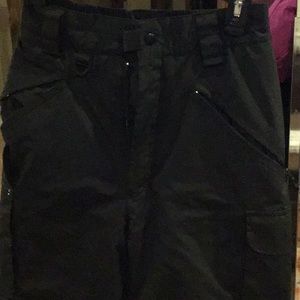 Black women’s ski pants excellent condition